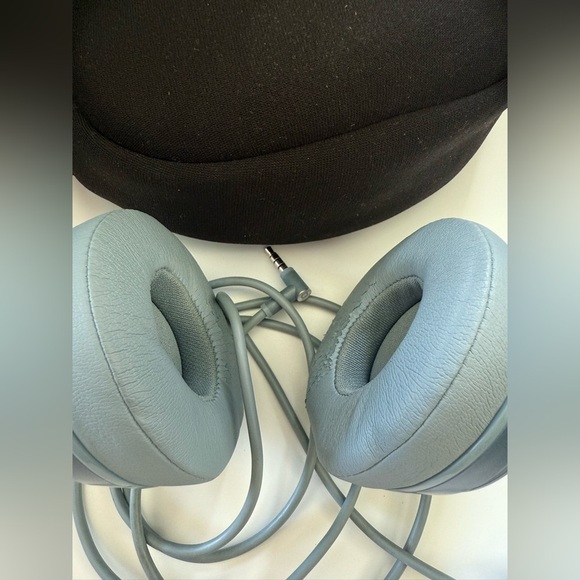 Beats by Dr. Dre Solo On-Ear Headphones‎ - Light Blue - Picture 15 of 16